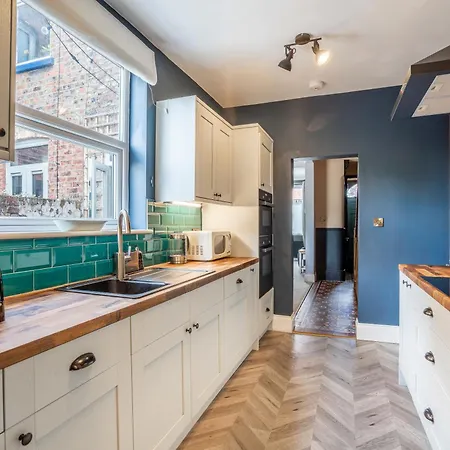 25 Compton Street *
